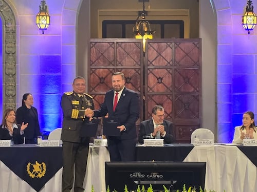 EE. UU. y Guatemala firman acuerdo por US$110 millones para carreteras y desarrollo ferroviario