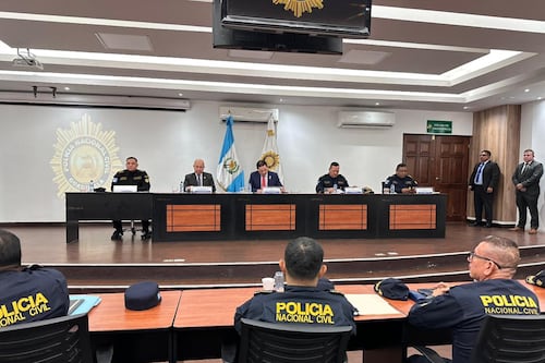 Ministro de Gobernación juramenta a nuevos mandos de Investigación Criminal