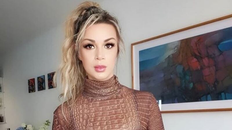 La guatemalteca Brenda Hughes deja ver de más con su bikini mojado