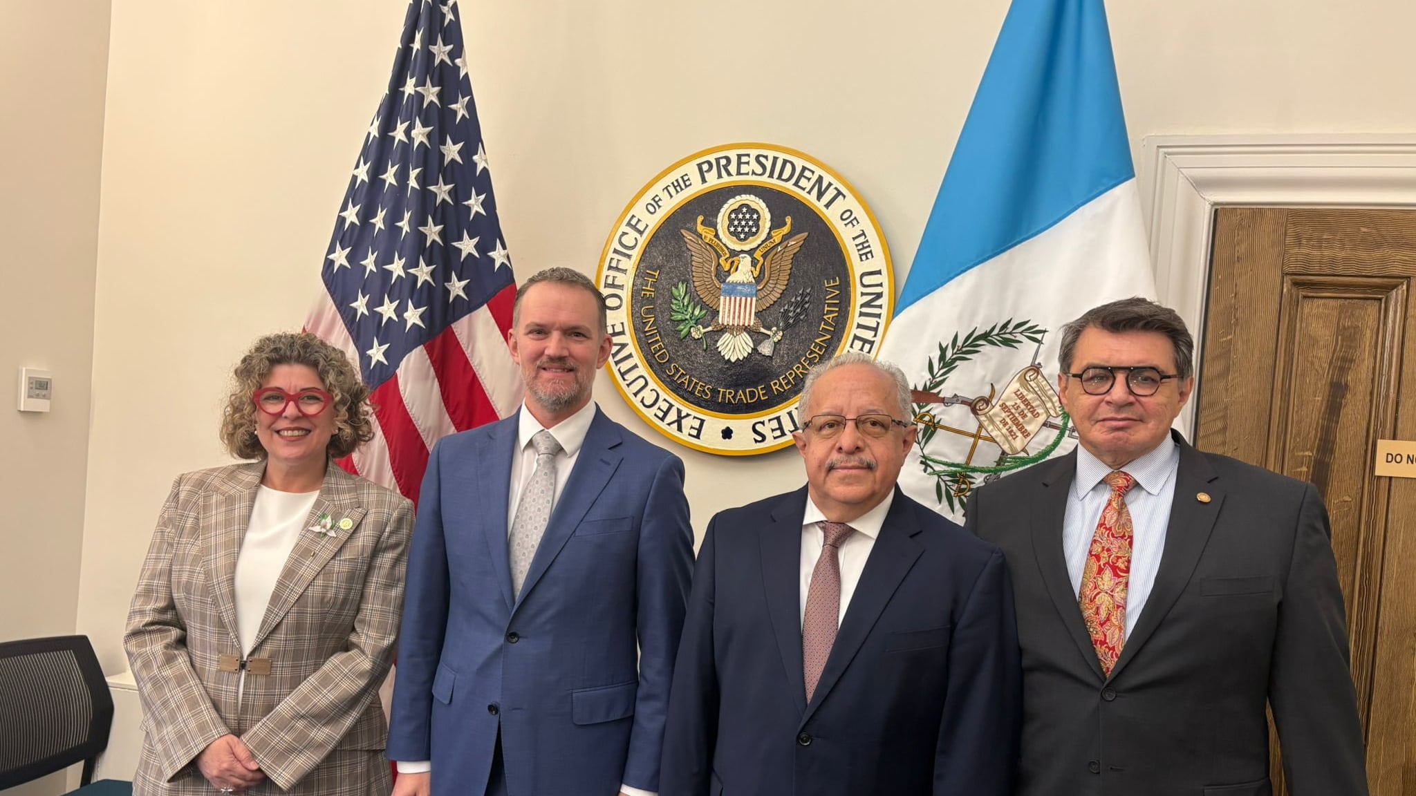 La ministra de Economía, Gabriela García; el embajador Jameson Greer; el canciller Carlos Ramiro Martínez; y el embajador de Guatemala en EE.UU., Hugo Beteta.