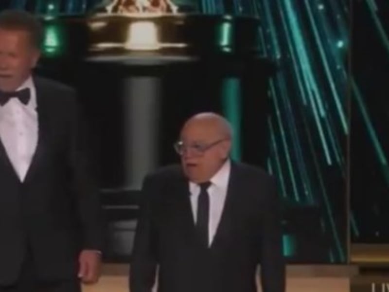 Oscar 2024: La amenaza de Danny DeVito y Arnold Schwarzenegger a Michael Keaton