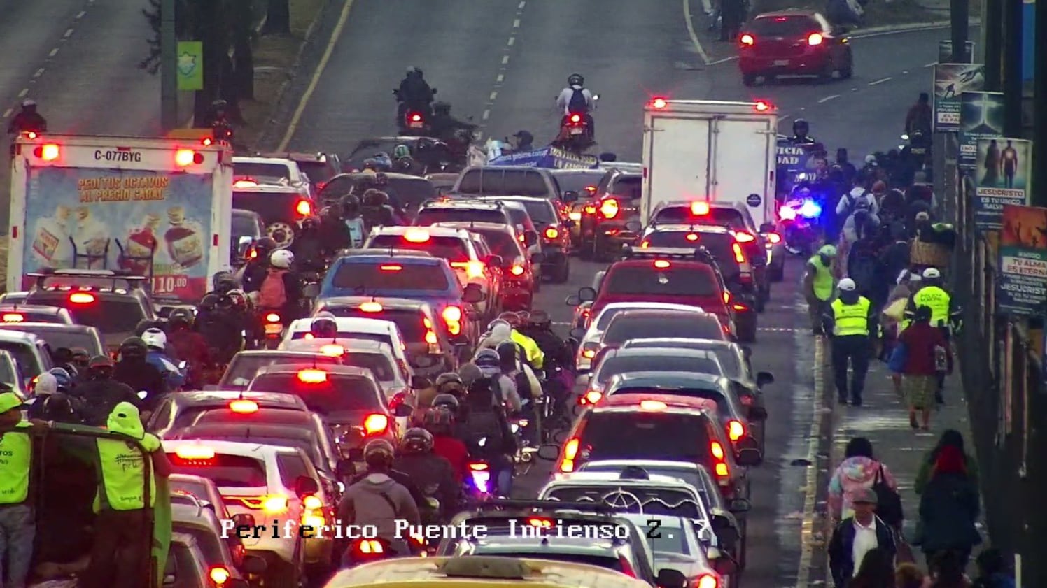 Tráfico por caso Lev Tahor en el puente El Incienso en Guatemala