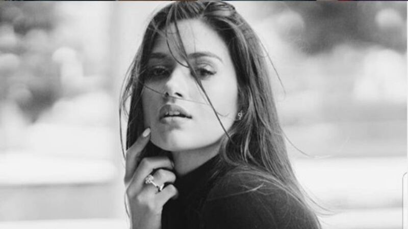 Jessica Scheel arriba a la etapa final de su embarazo y muestra su pancita en sexy atuendo