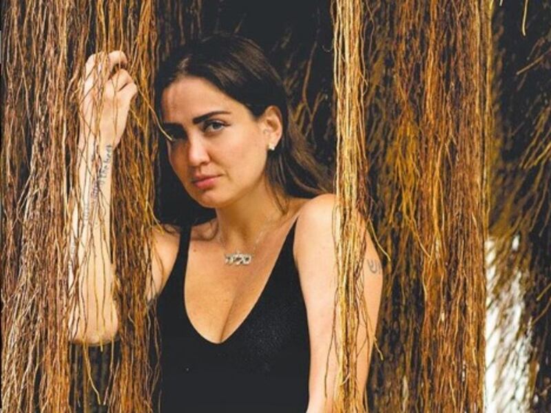 Internautas evidencian el photoshop de Celia Lora y la acusan de borrar sus “lonjitas”