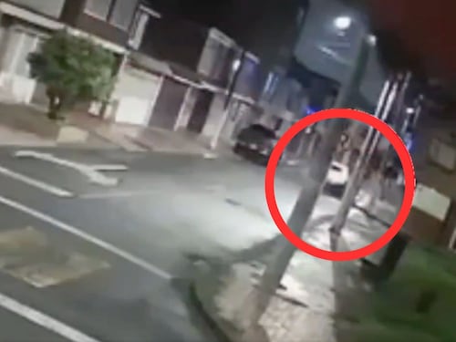 VIDEO. ¡Se les apagó el carro en plena huida! Capturan a dos ladrones luego de robar un vehículo y quedar atrapados