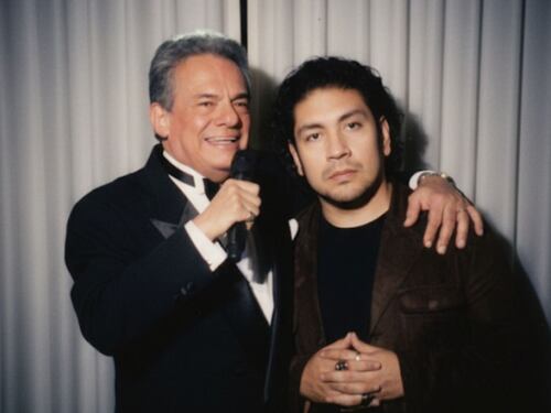 ¿Una foto con tu artista favorito o tu ser querido? Así puedes crear imágenes Polaroid con IA y sin pagar