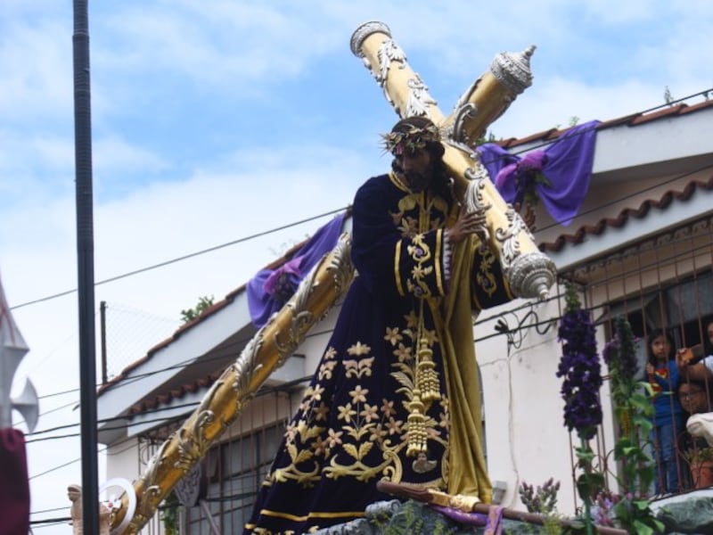 EN IMÁGENES. Jesus del Consuelo es sacado en procesión en el "Sábado de Ramos"