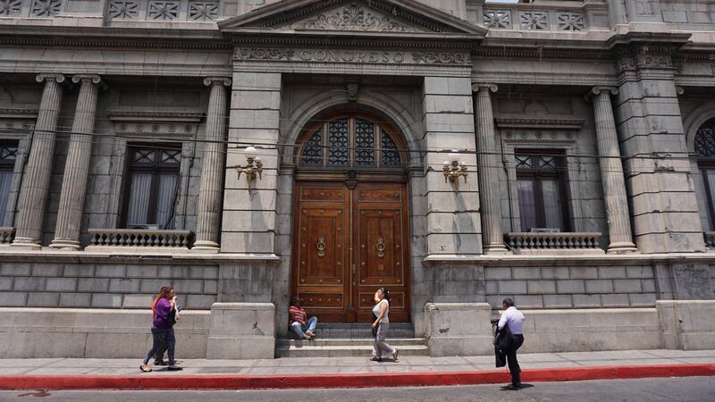 En el último día para aprobar el presupuesto 2018, expertos señalan que la propuesta no marca un rumbo para el país