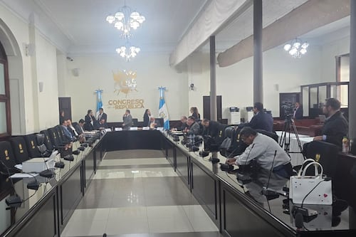 Tres abogados quedan fuera de la contienda para ser magistrados del TSE