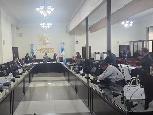 Tres abogados quedan fuera de la contienda para ser magistrados del TSE