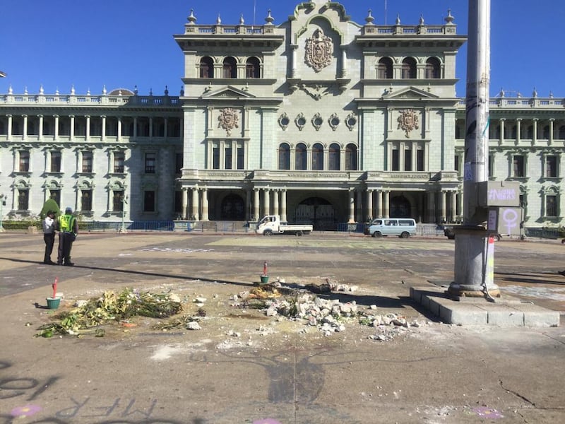 FOTOS. Destruyen altar de las niñas, en la zona 1