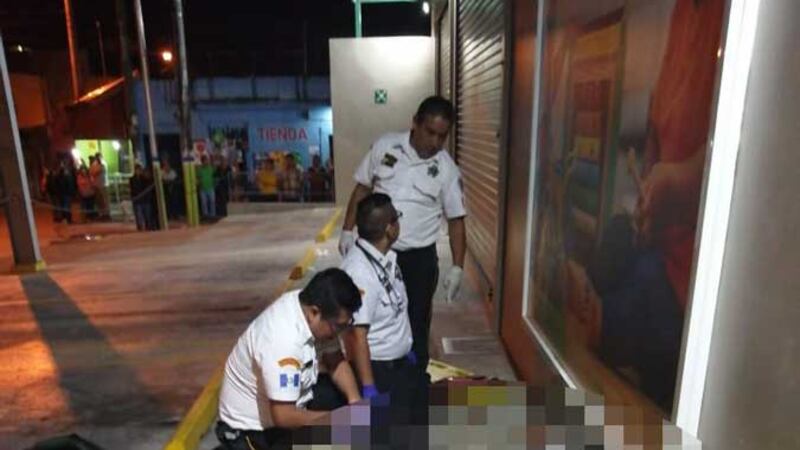 Asesinan a tres hombres en la zona 1 de Mixco