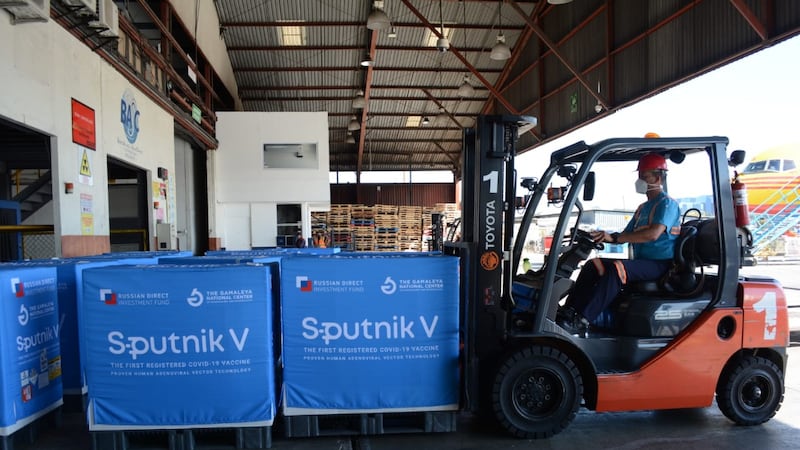 Ingresan al país más de 1.9 millones dosis de vacuna Sputnik V
