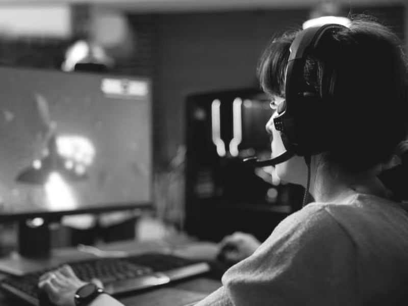 Atacan a balazos a famoso influencer durante transmisión en vivo: “un rayo láser le apuntaba”