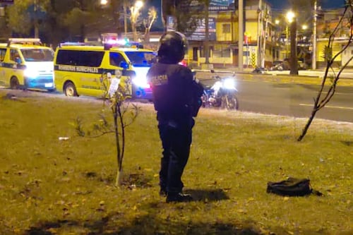 Hombre choca con árboles y muere en El Periférico