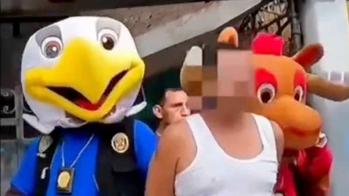 Operativo encubierto se vuelve viral por uso de mascotas mundialistas