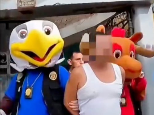 Policías disfrazados de mascotas del Mundial capturan a presunto narcotraficante en Perú