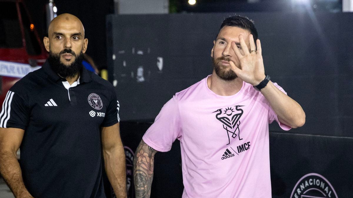 Guardaespaldas de Messi es alejado del campo de juego “Déjenme ayudar a Leo”