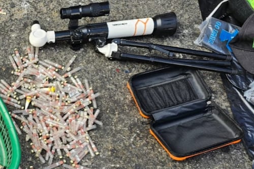 La mira telescópica ubicada en carro abandonado en El Gallito