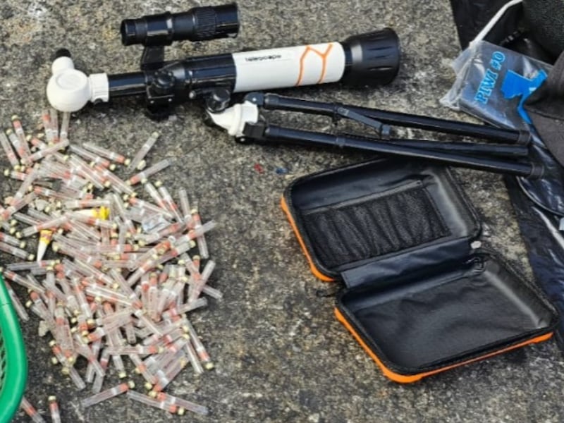 La mira telescópica ubicada en carro abandonado en El Gallito