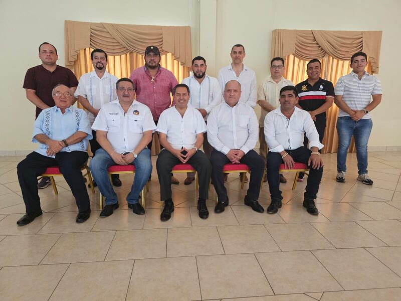 Cruz también se reunió con diputados y alcaldes del departamento de Petén.