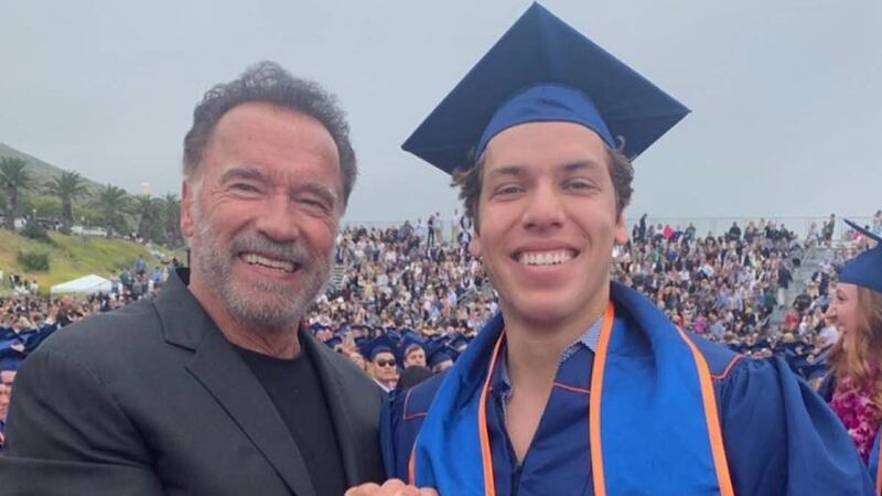El hijo ilegítimo que tuvo Arnold Schwarzenegger con una guatemalteca se quita la ropa