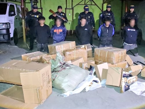 Capturan a cinco hombres, cuando saqueaban bodega en zona 1