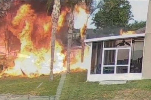 VIDEO. Avioneta se estrella contra una casa en Florida