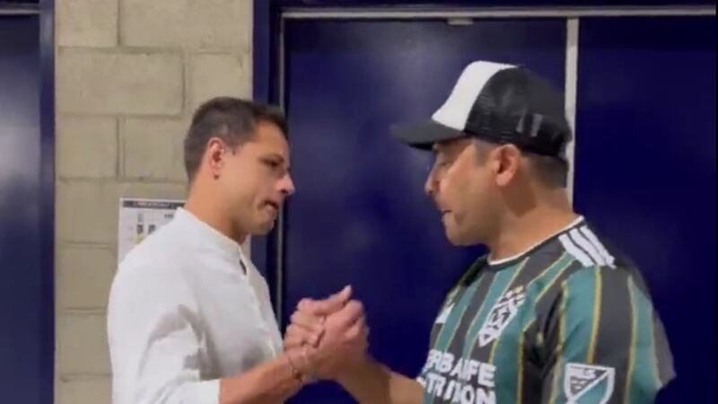 VIDEO. Así presume el Galaxy al 'Pescadito' Ruiz y a 'Chicharito' Hernández