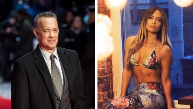 VIDEO. Tachan de grosero a Tom Hanks por limpiarse el rostro tras saludar a Jennifer López