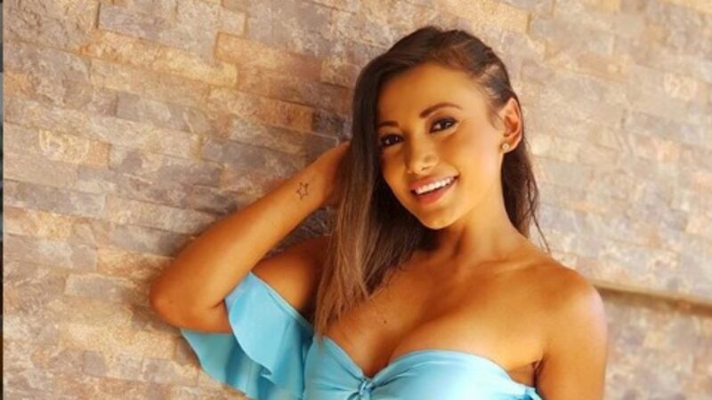 Pareja de Gaby Asturias expone la celulitis de la presentadora en fotografía