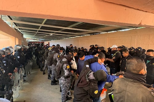 Descubren caleta con cerveza, arma y municiones durante requisa en Granja Pavón