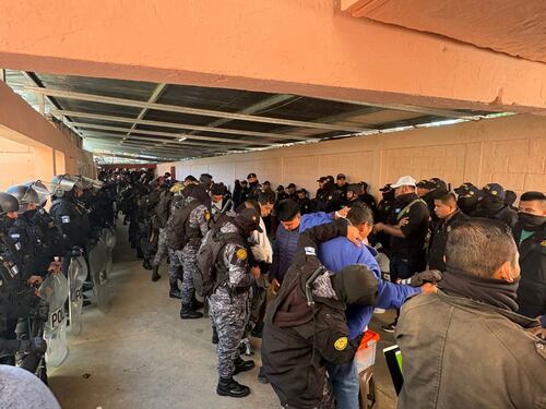 Descubren caleta con cerveza, arma y municiones durante requisa en Granja Pavón