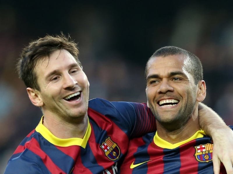 Dani Alves desea que Messi vuelva al Barcelona