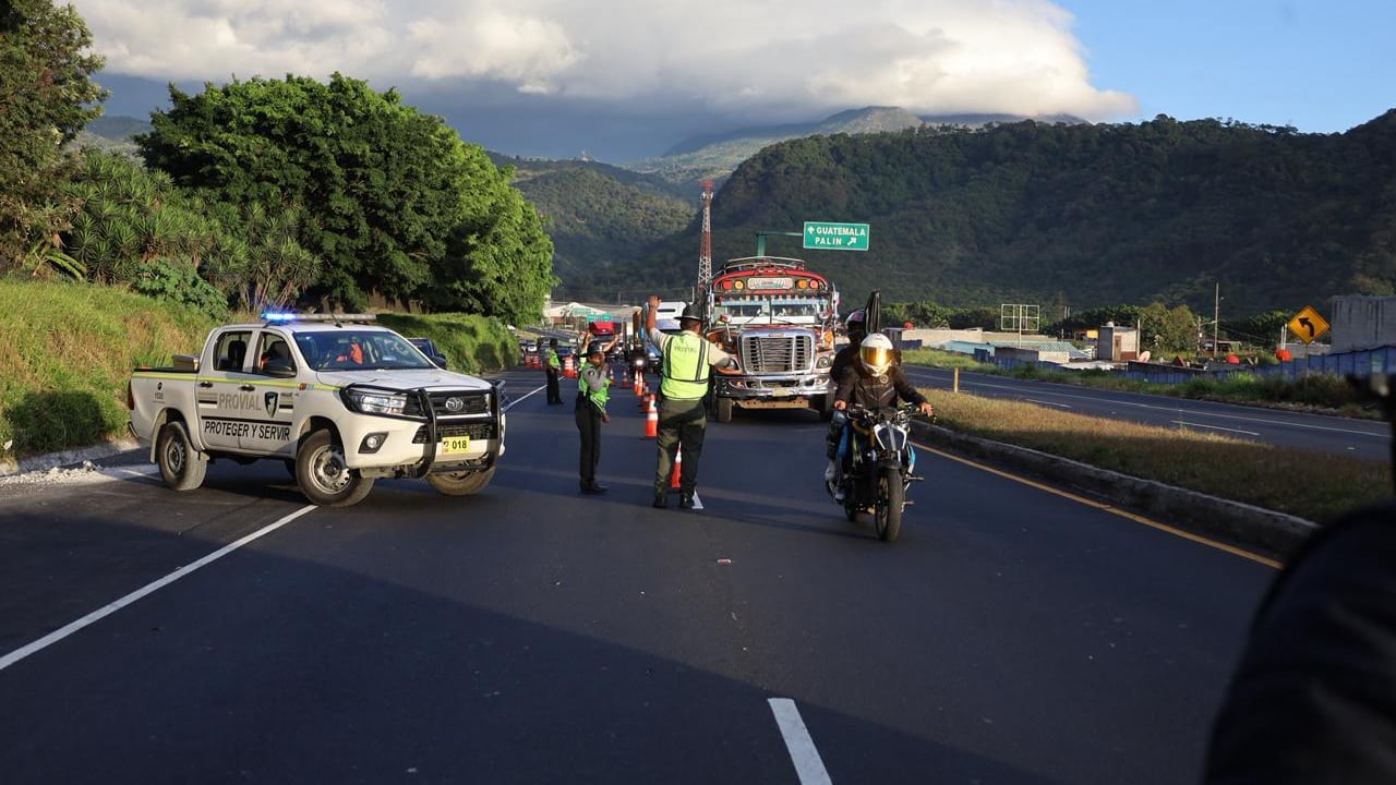 Autoridades intensifican los controles viales.