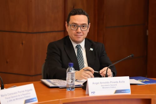 Gabriel García Luna confirma renuncias de Ángel Pineda y Julia Sagüil en el MP