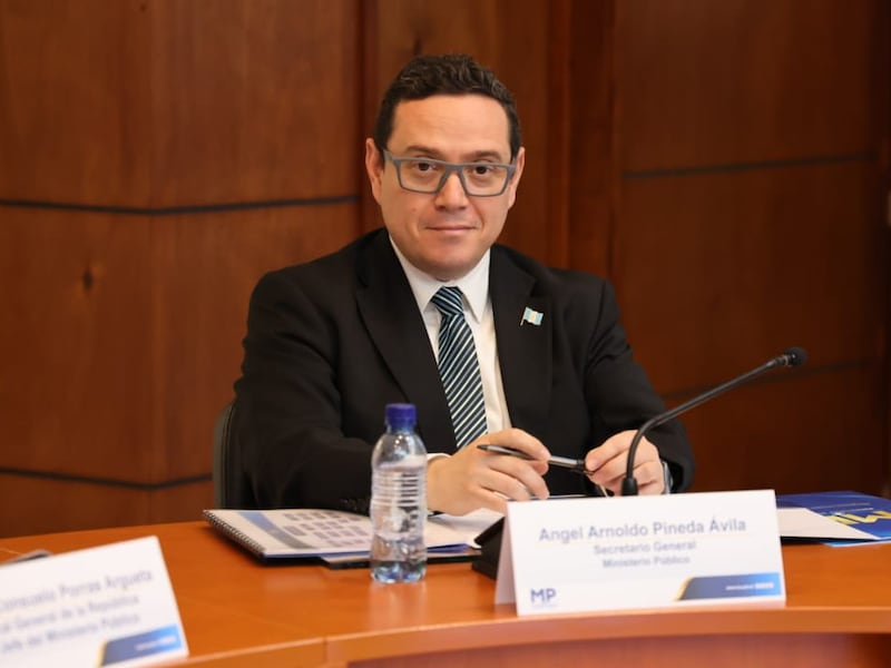 Gabriel García Luna confirma renuncias de Ángel Pineda y Julia Sagüil en el MP