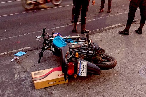 Ataque armado deja motorista herido en la Calzada Roosevelt