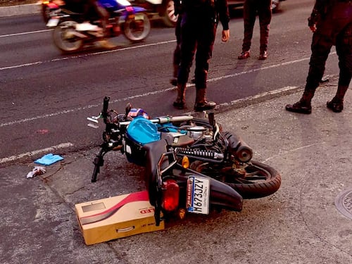 Ataque armado deja motorista herido en la Calzada Roosevelt