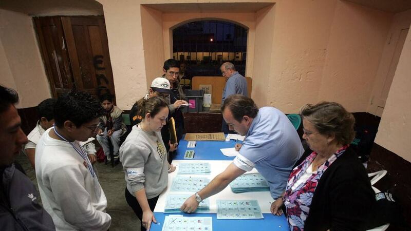 TSE decide no analizar acuerdo que restringe uso de teléfonos durante conteo de votos