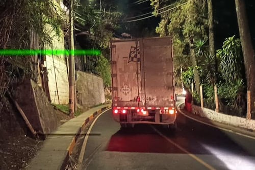 Camiones generan bloqueos y tránsito lento en zona 11 y ruta a Santa Catarina Pinula