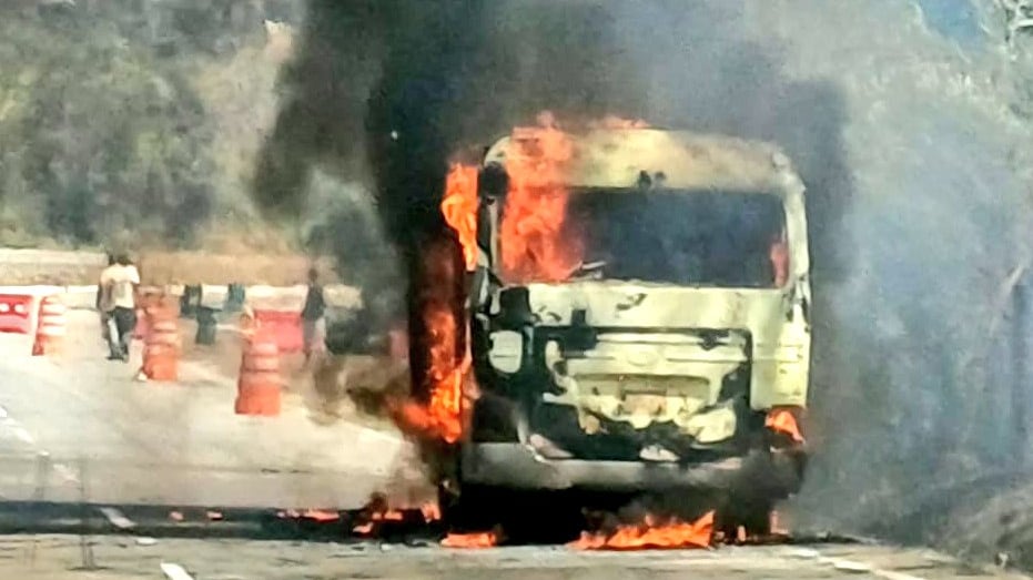 Bus escolar se incendia. Foto: RRSS