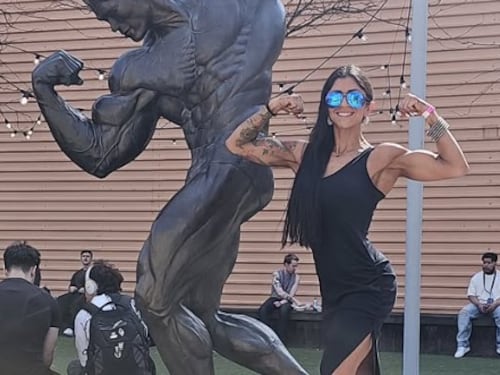 La guatemalteca Sarah Castillo campeona en fisicoculturismo en EE.UU. en torneo de Arnold Schwarzenegger