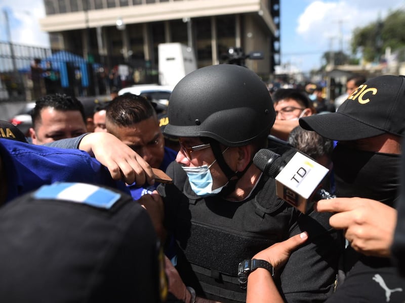VIDEO. Caótica llegada a Tribunales tras captura de Manuel Baldizón