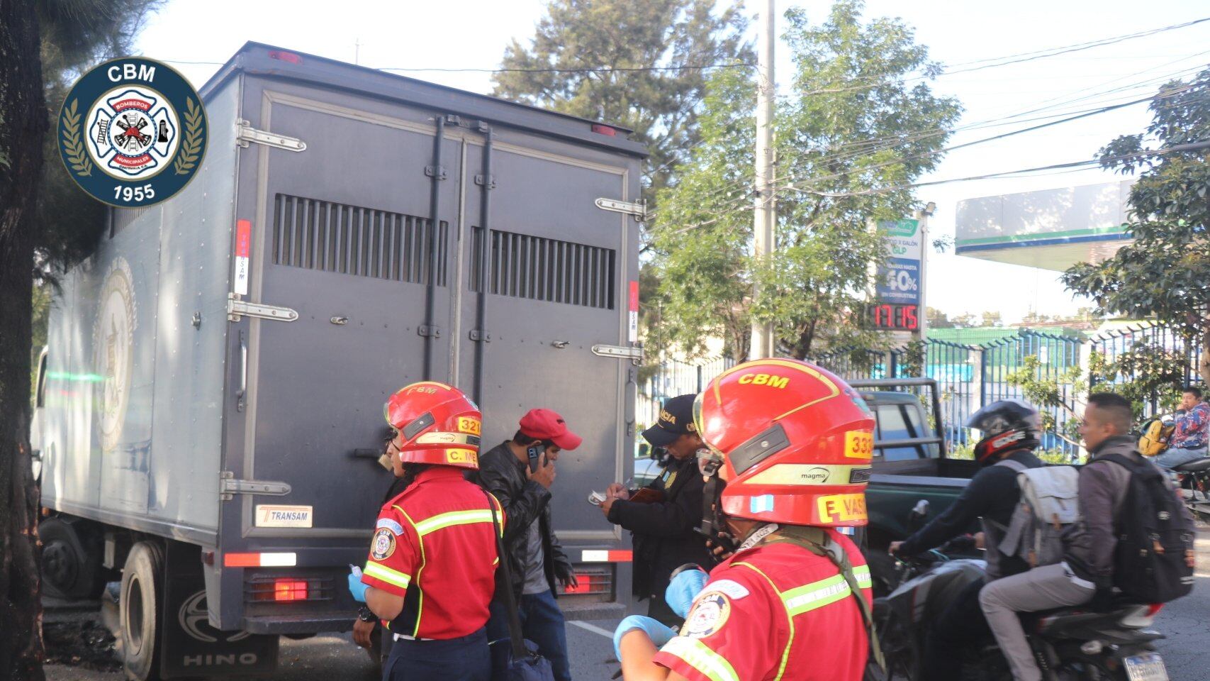 Los privados de libertad fueron trasladados en unidades bomberos. Foto BM