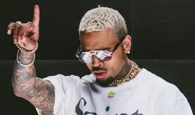 Chris Brown arrestado en Reino Unido por agresión
El cantante fue detenido tras una orden judicial británica.