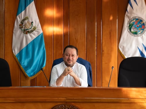 Juzgado suspende reelección de Walter Mazariegos como rector de la Usac