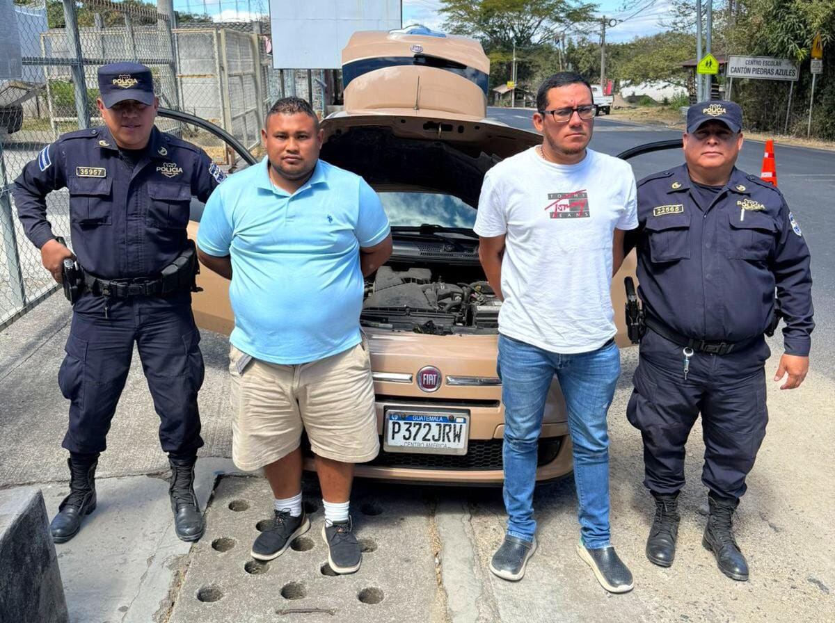 Dos guatemaltecos capturados en El Salvador con cocaína en el carro 