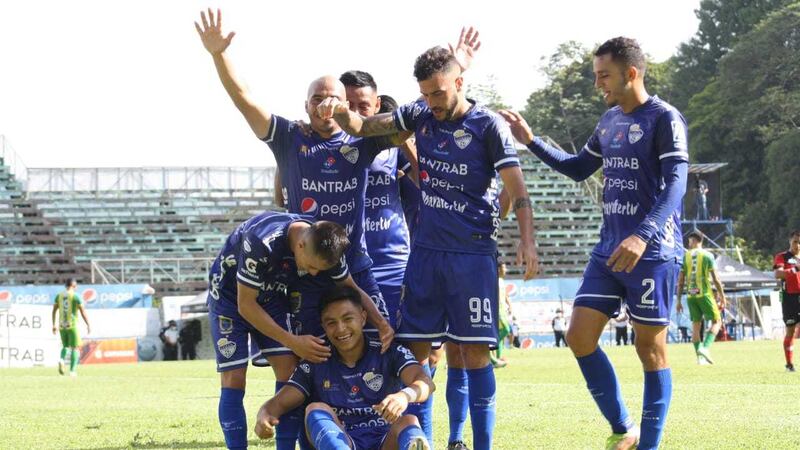 ¡Victoria de los "príncipes azules"! Cobán sigue en racha y golea a Xinabajul en la fecha 2