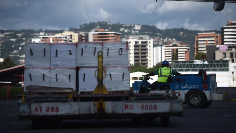 Diputado verificará lotes de vacunas anticovid reportadas “por error” de pronto vencimiento